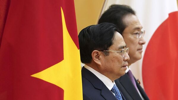 Thủ tướng Phạm Minh Chính và Thủ tướng Nhật Bản Kishida Fumio  - Sputnik Việt Nam