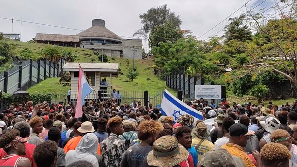 Người biểu tình bên ngoài quốc hội ở Honiara, Quần đảo Solomon - Sputnik Việt Nam