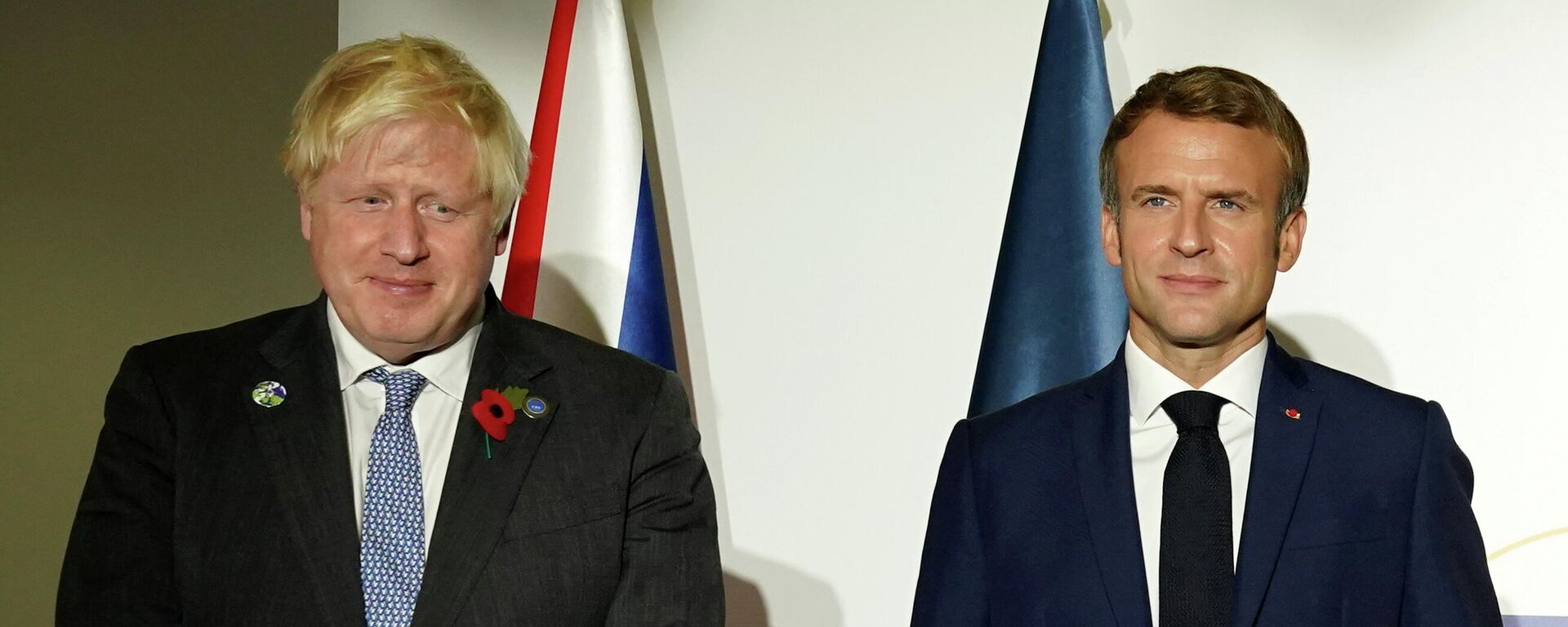 Thủ tướng Anh Boris Johnson và Tổng thống Pháp Emmanuel Macron - Sputnik Việt Nam, 1920, 02.12.2021