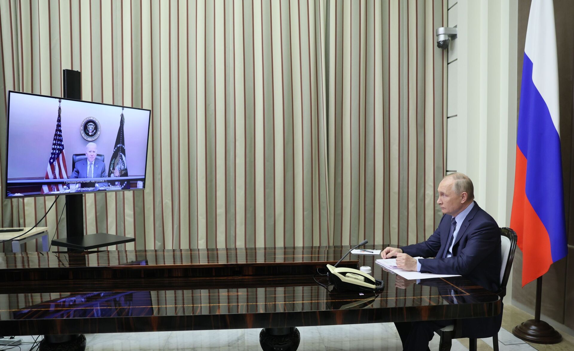 Tổng thống Nga Vladimir Putin hội đàm qua video với Tổng thống Mỹ Joseph Biden - Sputnik Việt Nam, 1920, 31.12.2021