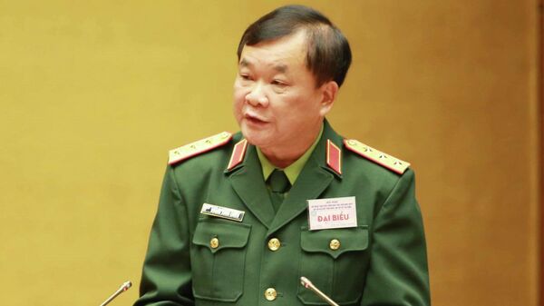 Thượng tướng Hoàng Xuân Chiến, Uỷ viên Trung ương Đảng, Thứ trưởng Bộ Quốc phòng trình bày tham luận tại hội nghị - Sputnik Việt Nam