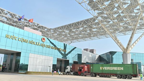 Quảng Ninh: Cửa khẩu quốc tế Móng Cái ùn tắc hơn 1.300 xe container - Sputnik Việt Nam