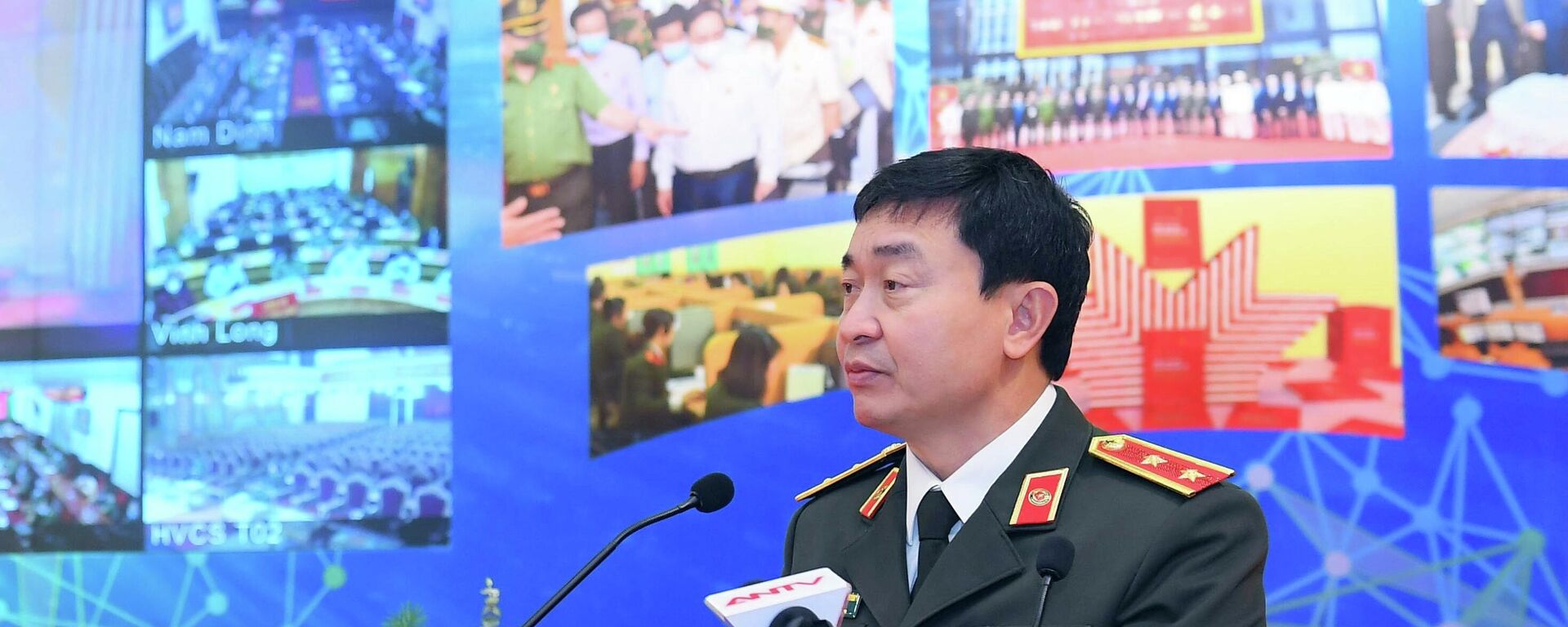 Trung tướng Nguyễn Minh Chính, Cục trưởng Cục An ninh mạng và phòng, chống tội phạm sử dụng công nghệ cao, Bộ Công an (A05) trình bày tham luận - Sputnik Việt Nam, 1920, 21.12.2021
