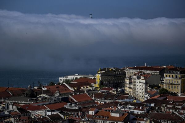 Tượng Đức Chúa và những đám mây trên thành phố Lisbon, Bồ Đào Nha - Sputnik Việt Nam