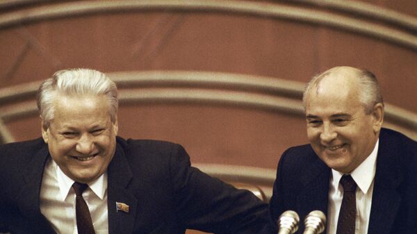 Boris Yeltsin và Mikhail Gorbachev - Sputnik Việt Nam