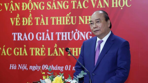 Chủ tịch nước Nguyễn Xuân Phúc dự Lễ phát động sáng tác văn học về đề tài thiếu nhi - Sputnik Việt Nam