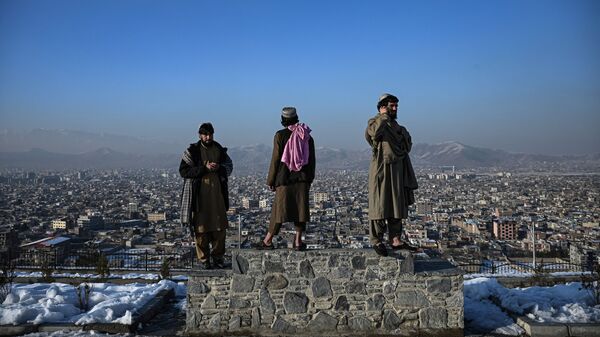 Члены движения Талибан стоят на холме Вазир Акбар Хан в Кабуле - Sputnik Việt Nam