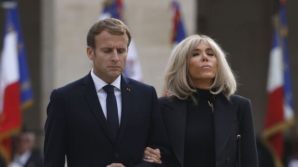 Tổng thống Pháp Emmanuel Macron bên phu nhân Brigitte. Lưu trữ ảnh - Sputnik Việt Nam