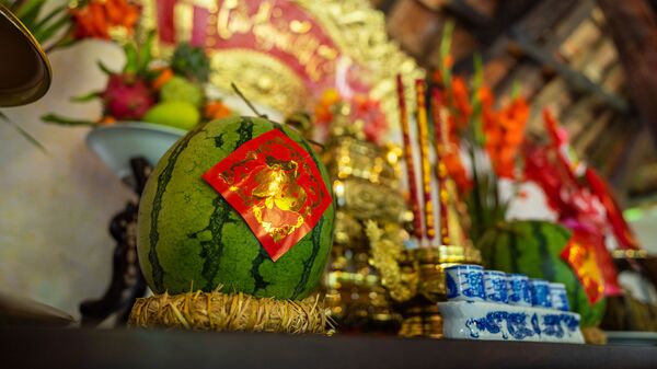 Dưa hấu trên bàn thờ tổ tiên ngày Tết ở Việt Nam - Sputnik Việt Nam