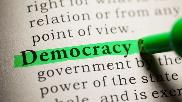 Hình ảnh định nghĩa từ dân chủ trong từ điển - Sputnik Việt Nam