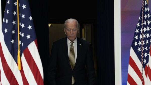 Tổng thống Mỹ Joe Biden trước khi phát biểu tại Nhà Trắng về tình hình Ukraina - Sputnik Việt Nam