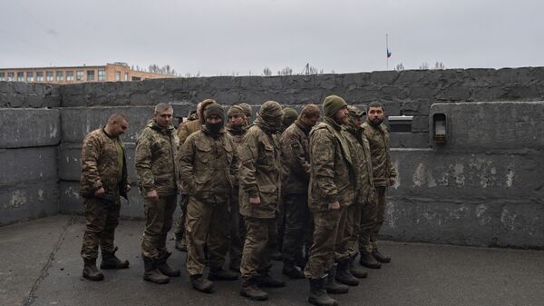 Các binh sĩ quân đội Ukraina đầu hàng tự nguyện ở Lugansk - Sputnik Việt Nam