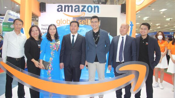 Bộ trưởng Bộ Công thương thăm gian hàng Amazon tại Vietnam Expo 2022 - Sputnik Việt Nam