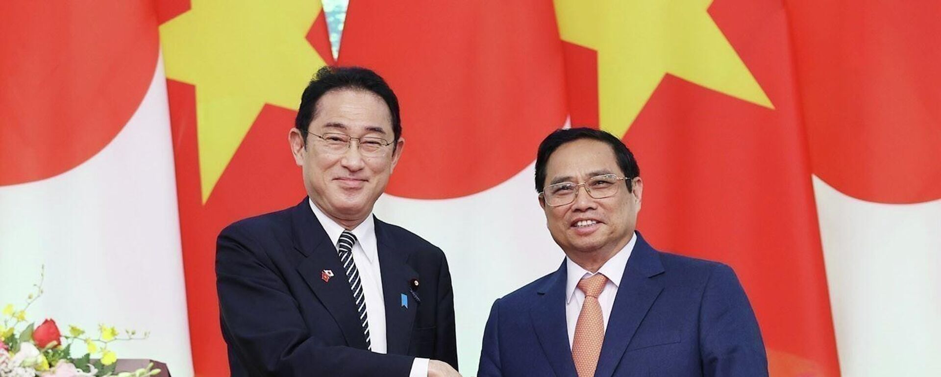Thủ tướng Phạm Minh Chính và Thủ tướng Nhật Bản Kishida Fumio gặp gỡ báo chí
 - Sputnik Việt Nam, 1920, 01.05.2022