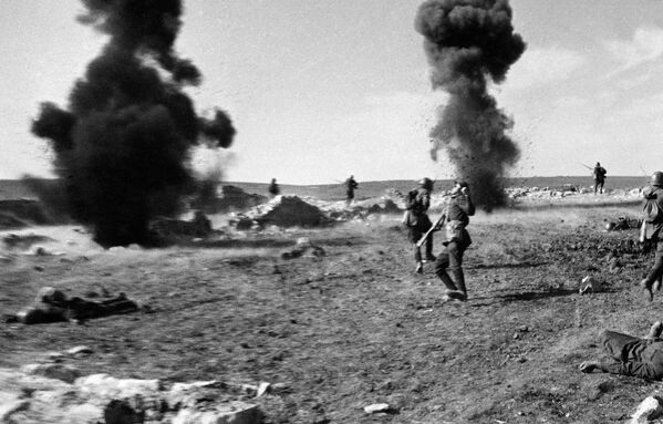 «Cái chết của người lính». Chiến tranh Vệ quốc Vĩ đại 1941-1945. Mặt trận Crưm, hướng Kerch, tháng 4-tháng 5 năm 1942. - Sputnik Việt Nam