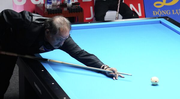 VĐV Efren Reyes (Philippines) thi đấu nội dung carom 3 băng - Sputnik Việt Nam