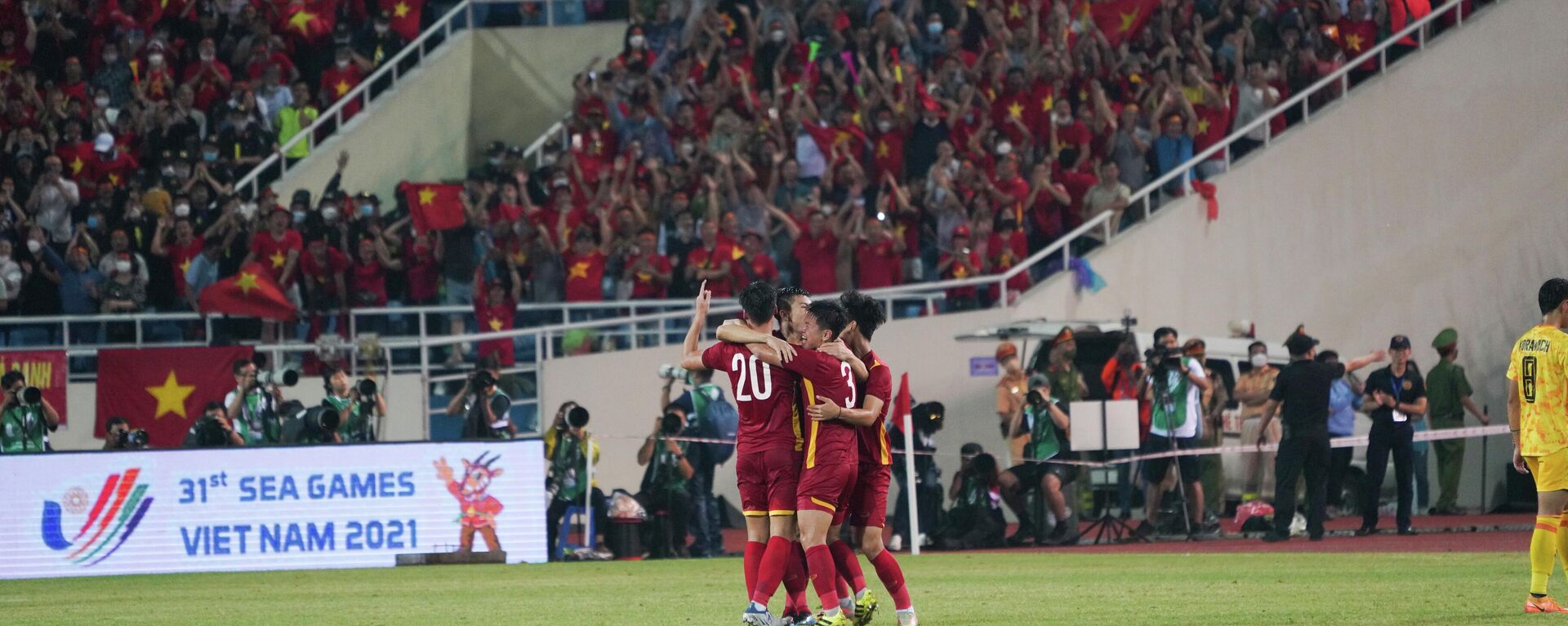 Những khoảnh khắc đầu tiên sau chiến thắng vang dội của U23 Việt Nam trước U23 Thái Lan với tỷ số 1-0  - Sputnik Việt Nam, 1920, 26.05.2022
