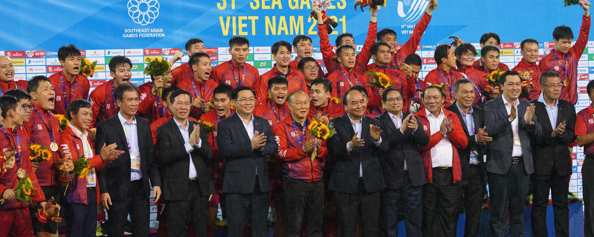 Đội tuyển U23 Việt Nam và các lãnh đạo Đảng, Nhà nước ăn mừng chiến thắng - Sputnik Việt Nam, 1920, 24.05.2022