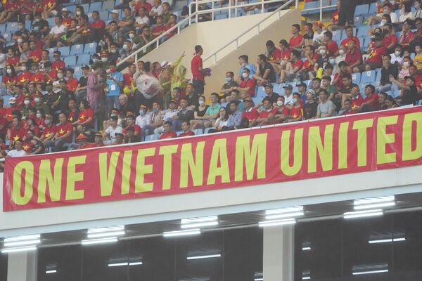 Băng rôn cổ vũ của người hâm mộ Việt Nam  - Sputnik Việt Nam