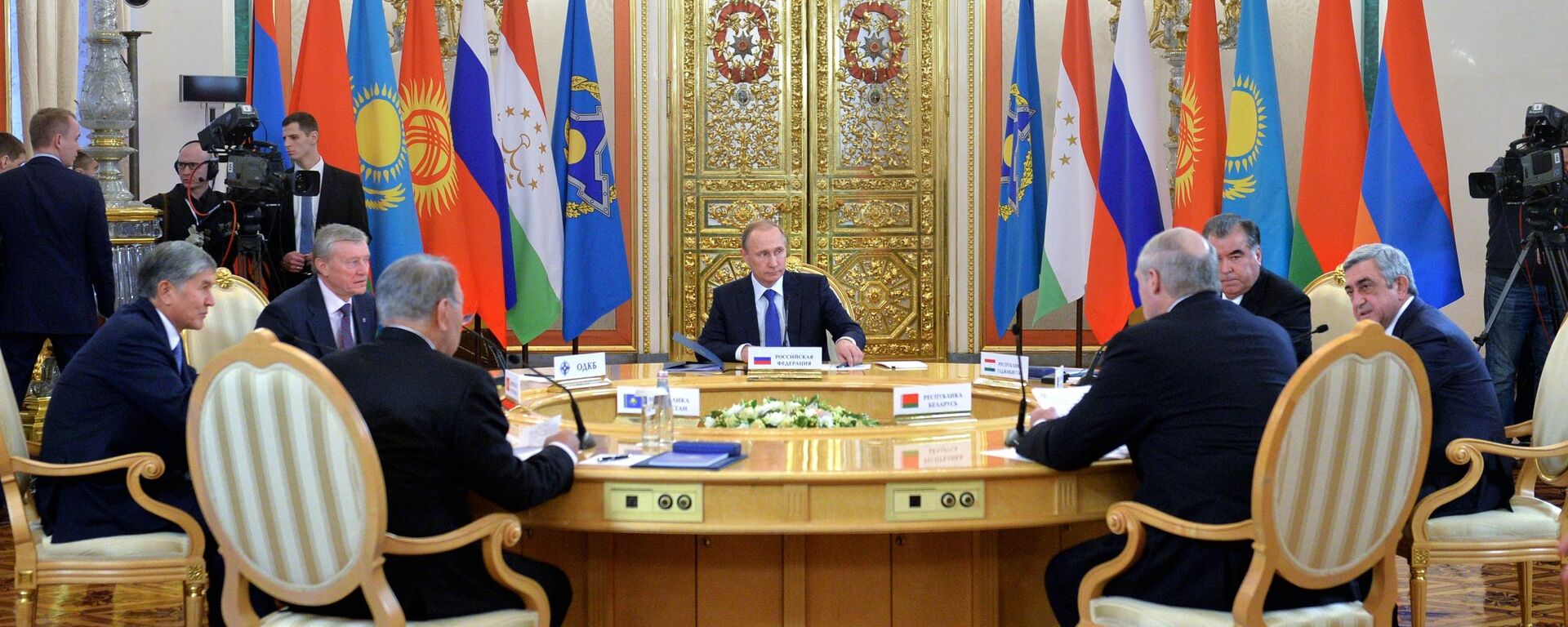 Tổng thống Nga Vladimir Putin tham gia hội nghị thượng đỉnh CSTO và Hội đồng Kinh tế Á-Âu tối cao tại Moscow - Sputnik Việt Nam, 1920, 23.05.2022