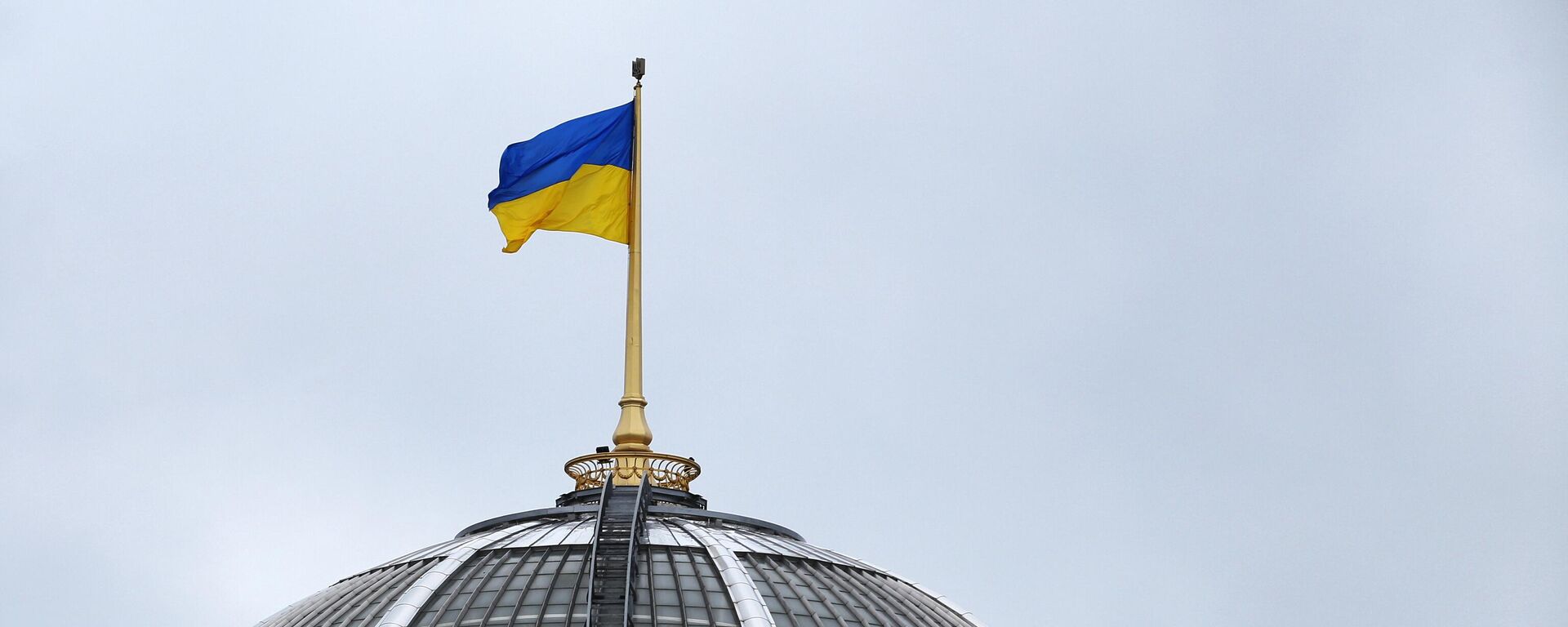 Quốc kỳ Ukraina trên tòa nhà Verkhovna Rada ở Kiev - Sputnik Việt Nam, 1920, 14.03.2024