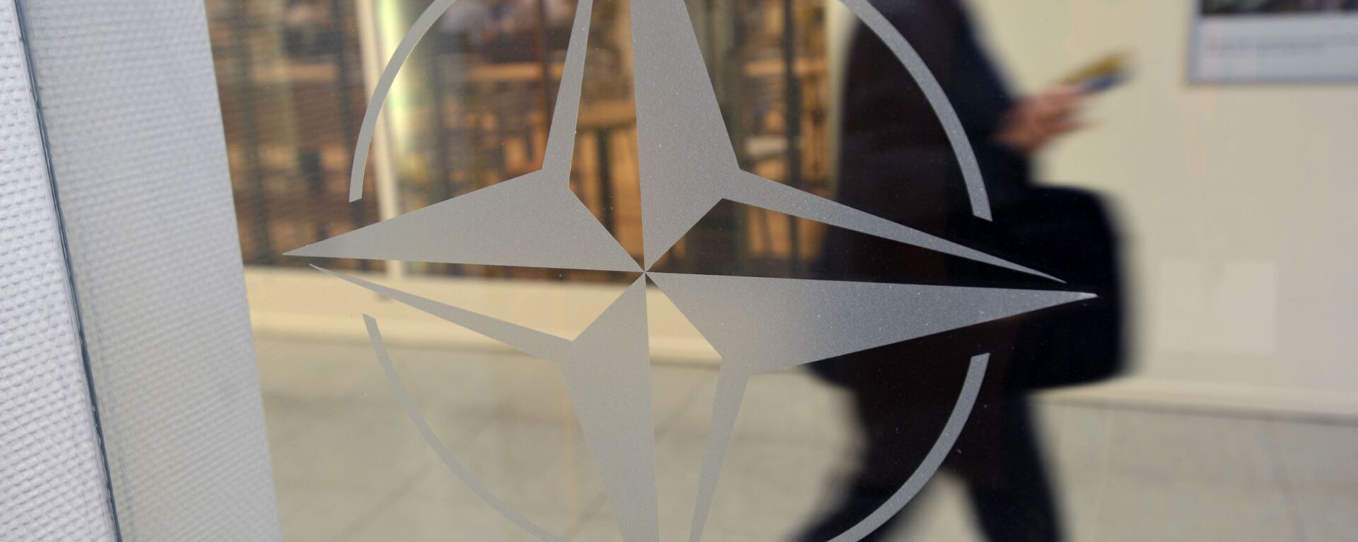 Biểu tượng của tổ chức tại Trụ sở NATO ở Brussels, Bỉ - Sputnik Việt Nam, 1920, 14.08.2022
