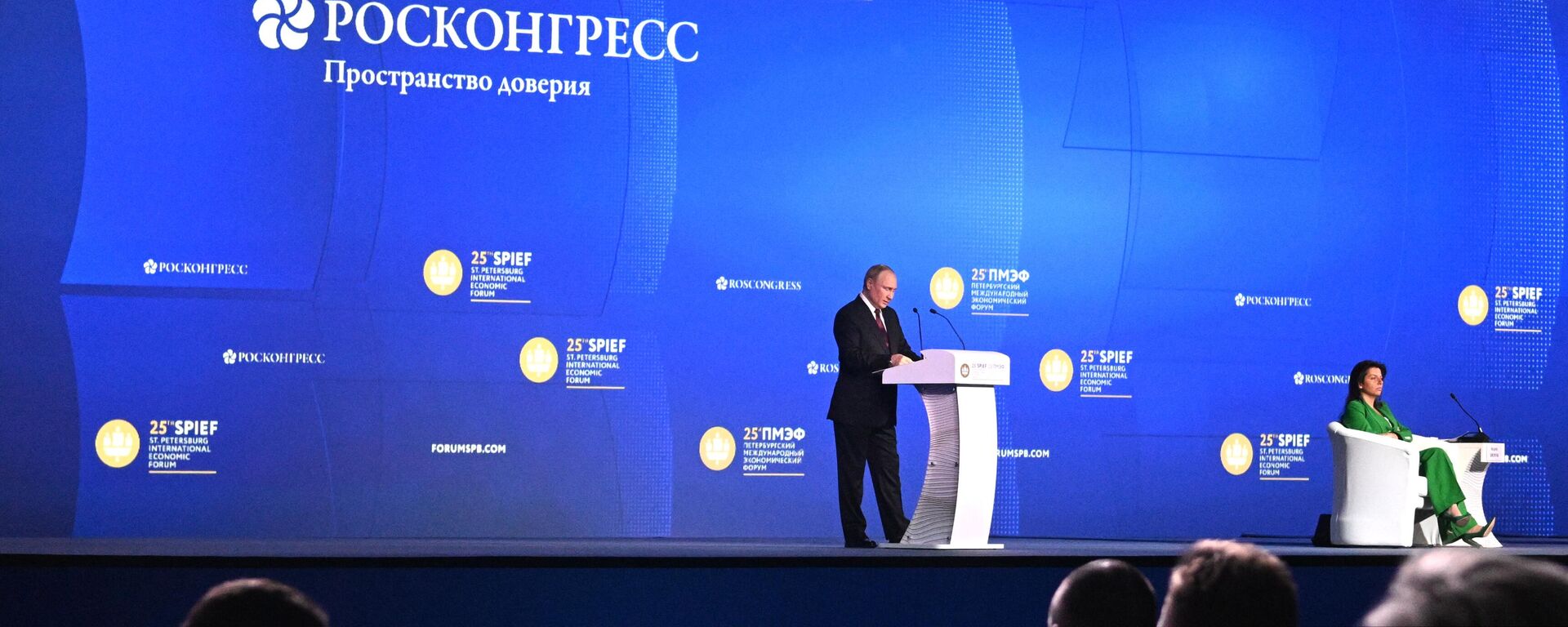 Tổng thống Nga Vladimir Putin tại Diễn đàn Kinh tế Quốc tế St. Petersburg - 2022 - Sputnik Việt Nam, 1920, 17.06.2022