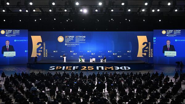 Tổng thống Nga Vladimir Putin tham dự SPIEF-2022 - Sputnik Việt Nam