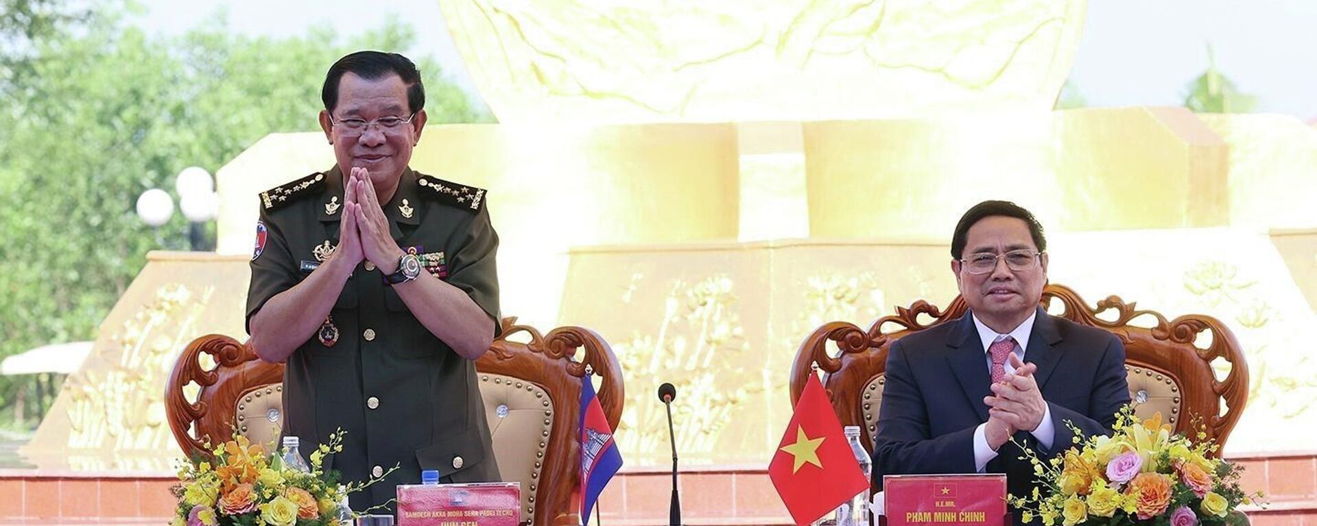 Thủ tướng Phạm Minh Chính và Thủ tướng Campuchia Samdech Techo Hun Sen  - Sputnik Việt Nam, 1920, 20.06.2022