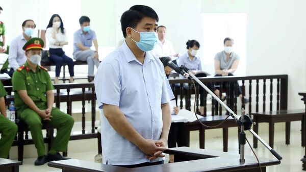 Xét xử phúc thẩm cựu Chủ tịch UBND thành phố Hà Nội Nguyễn Đức Chung và các bị cáo trong vụ mua chế phẩm sinh học xử lý nước - Sputnik Việt Nam