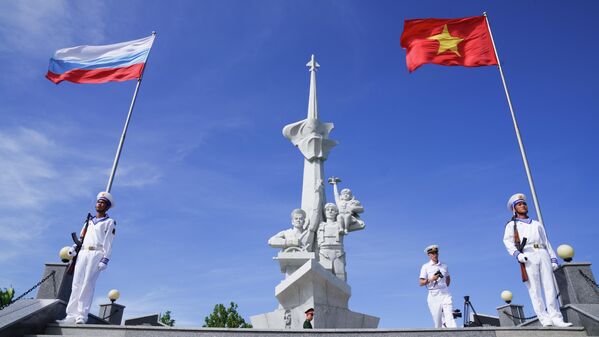 Đài tưởng niệm các quân nhân Liên Xô, Liên bang Nga và Việt Nam đã hy sinh vì hòa bình và ổn định khu vực - Sputnik Việt Nam