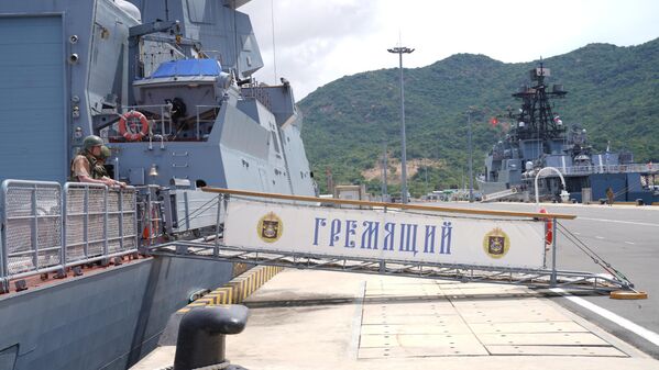 Tàu hộ vệ &quot;Gremyshiy” thuộc Hải quân Liên bang Nga - Sputnik Việt Nam