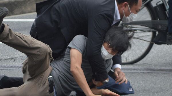 Bắt giữ một nghi phạm trong vụ bắn chết cựu Thủ tướng Nhật Bản Shinzo Abe ở thành phố Nara vào ngày 8 tháng 7 năm 2022 - Sputnik Việt Nam