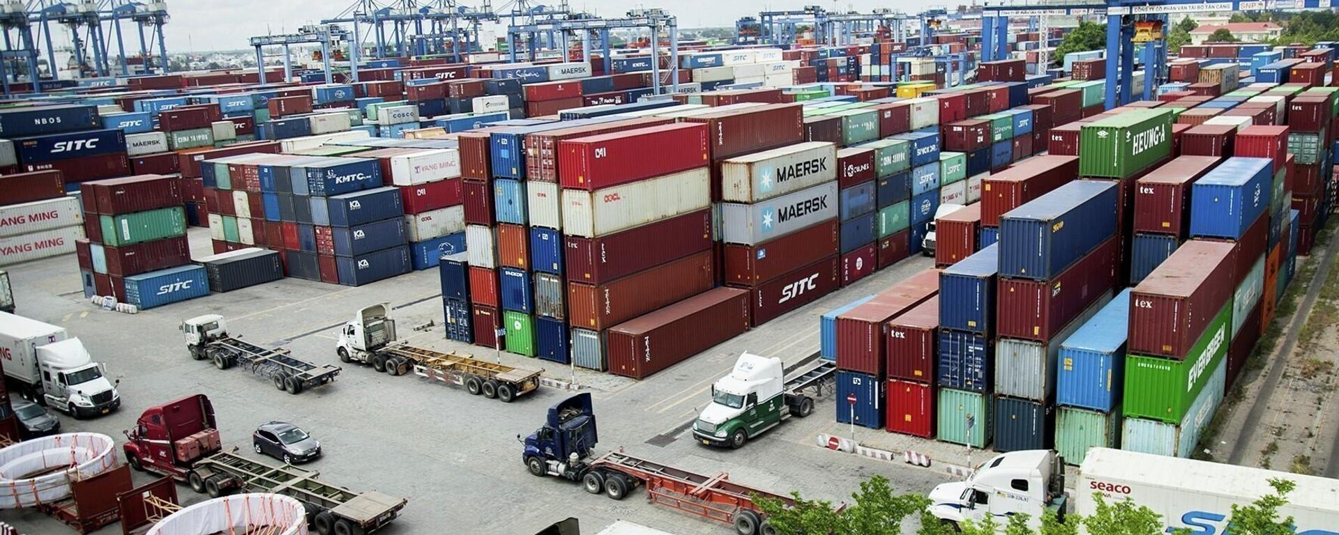 Tân Cảng Sài Gòn-cảng hiện đại và lớn nhất Việt Nam với thị phần container xuất nhập khẩu chiếm trên 90% khu vực phía Nam và hơn 60% thị phần cả nước - Sputnik Việt Nam, 1920, 28.07.2022