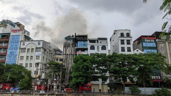Cháy lớn tại quận Cầu Giấy, 03 chiến sỹ Cảnh sát PCCC&CNCH hy sinh - Sputnik Việt Nam
