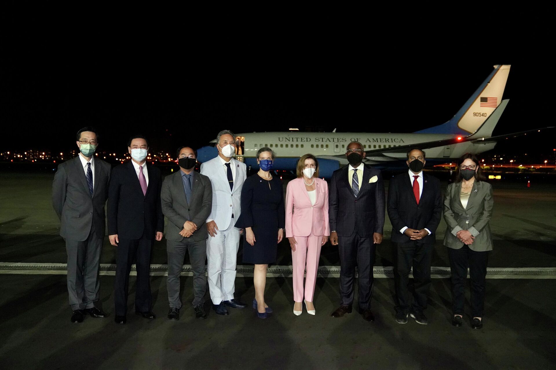 Chủ tịch Hạ viện Hoa Kỳ Nancy Pelosi tại sân bay Tùng Sơn ở Đài Bắc - Sputnik Việt Nam, 1920, 03.08.2022