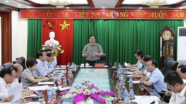 Thủ tướng Phạm Minh Chính khảo sát Dự án cải tạo, mở rộng Nhà máy sản xuất đạm Hà Bắc - Sputnik Việt Nam