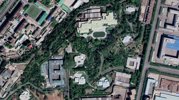 Hình ảnh vệ tinh chụp hai khu vực ưu tú ở trung tâm Bình Nhưỡng, nơi đặt 8 dinh thự của nhà lãnh đạo CHDCND Triều Tiên Kim Jong-un để bảo vệ khỏi một vụ ám sát - Sputnik Việt Nam