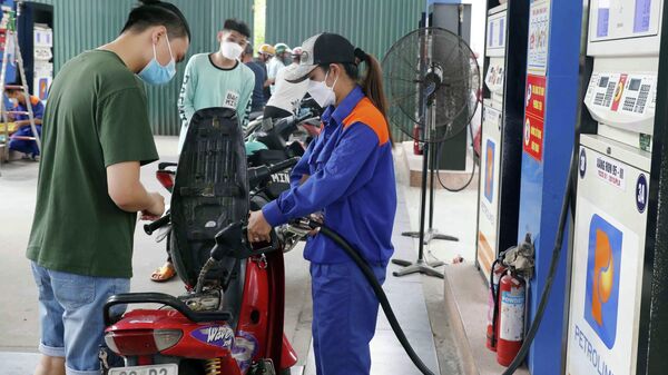 Giá xăng ổn định, giá dầu tăng - Sputnik Việt Nam