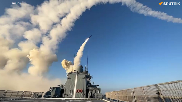 BQP Nga công bố cảnh phóng tên lửa từ khu trục hạm cỡ nhỏ vào kho vũ khí phương Tây gần Lvov - Sputnik Việt Nam