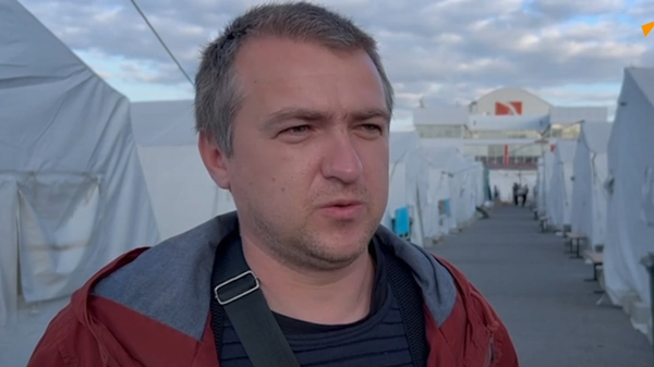 Một người tị nạn từ Ukraina nói rằng cuộc sống ở thành phố anh ấy trở nên tốt hơn khi có Nga đến - Sputnik Việt Nam