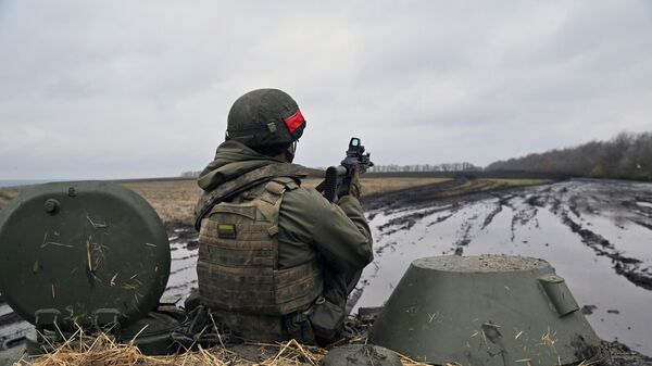 Quân nhân của Bộ Quốc phòng LB Nga thực hiện nhiệm vụ chiến đấu ở khu vực Kharkov - Sputnik Việt Nam