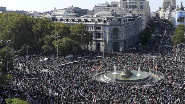 Biểu tình quần chúng dưới khẩu hiệu Madrid vươn lên vì sức khỏe cộng đồng - Sputnik Việt Nam