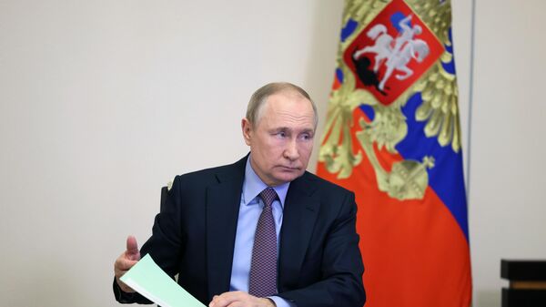 Tổng thống Nga Vladimir Putin chủ trì cuộc họp của Ủy ban tổ chức Nga Pobeda trong chế độ trực tuyến. - Sputnik Việt Nam