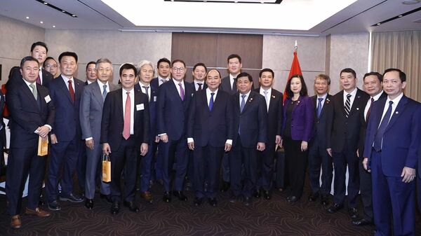 Chủ tịch nước Nguyễn Xuân Phúc tiếp lãnh đạo các tập đoàn lớn của Hàn Quốc - Sputnik Việt Nam