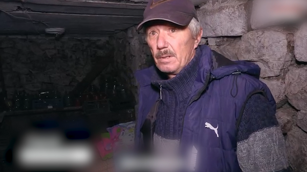 Người dân kể về những ngôi nhà bị hư hại do pháo kích của Ukraina và gia đình anh phải trốn dưới tầng hầm suốt 12 ngày như thế nào - Sputnik Việt Nam