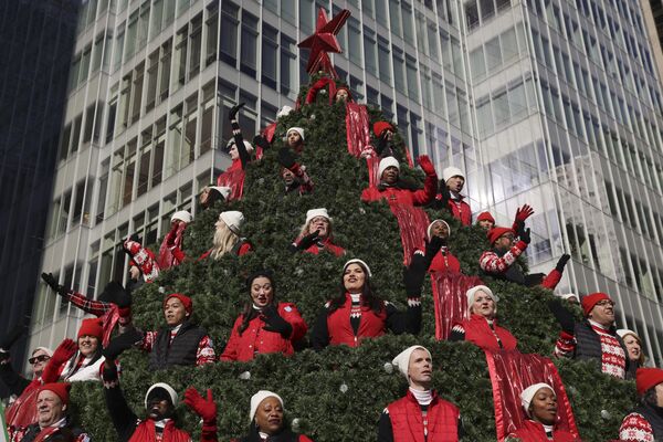 Người biểu diễn tại cây Giáng sinh ca hát Macy&#x27;s trong cuộc diễu hành Ngày Lễ Tạ ơn ở New York. - Sputnik Việt Nam