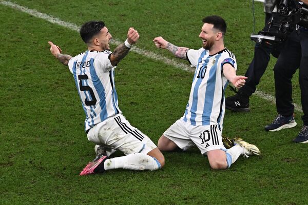 Các cầu thủ Argentina vui mừng chiến thắng trong trận chung kết World Cup giữa Argentina và Pháp cắt được ghi nhận. - Sputnik Việt Nam