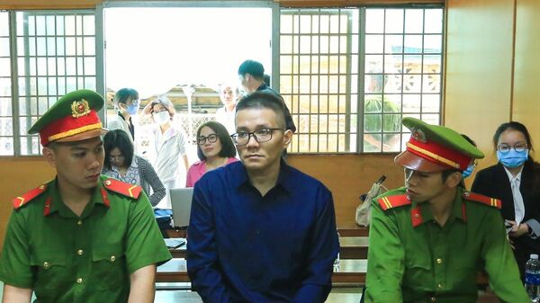 Xét xử bị cáo Nhâm Hoàng Khang: Tuyên án 10 năm tù về tội cưỡng đoạt tài sản - Sputnik Việt Nam