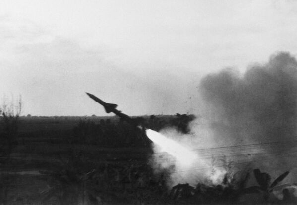 Những cuộc không kích của máy bay Mỹ B-52 vào Hà Nội và miền Bắc Việt Nam, 1972. - Sputnik Việt Nam